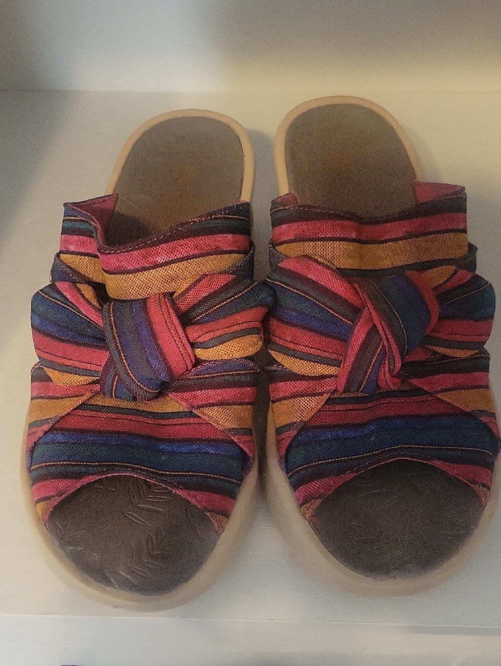Bzees Sz7 Striped 1.5" platform cushion Knot Slide Sandals - Multicolor